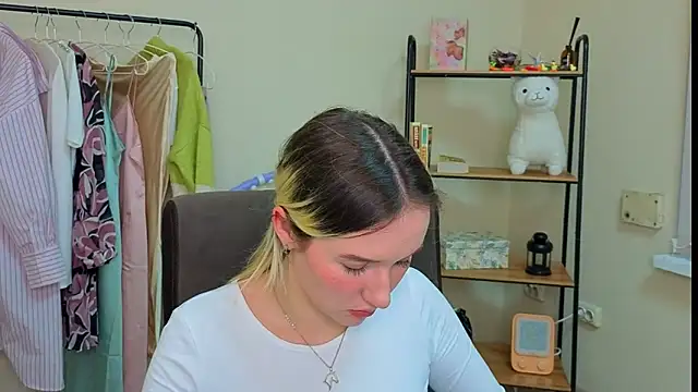 Snapshot of AshleyySchwartz chatting on February 19, 12:57 pm AshleyySchwartz online show from February 19, 12:57 pm