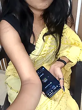 Snapshot of Cutie_babes01 chatting on February 21, 7:27 pm Cutie babes01 online show from February 21, 7:27 pm