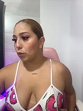 Kiarhatrixie1 online show from April 6, 5:36 pm