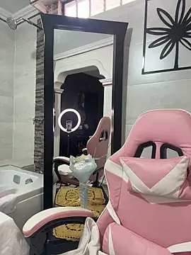 Kiarhatrixie1 online show from March 14, 4:02 pm