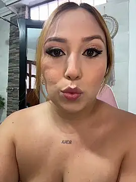 Kiarhatrixie1 online show from March 7, 6:02 pm