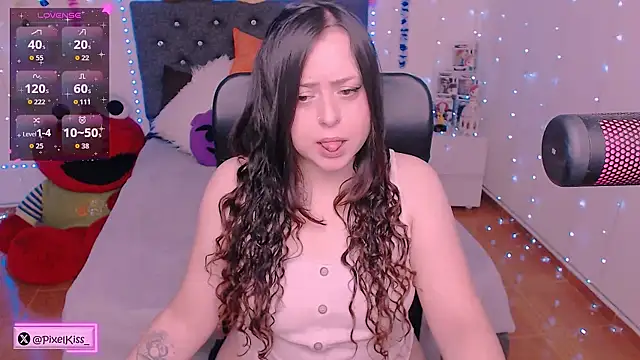 PixelKiss  online show from June 1, 10:37 am