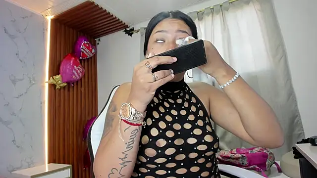 Snapshot of adhara__messY chatting on February 28, 1:33 pm adhara messY online show from February 28, 1:33 pm