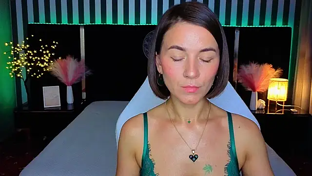 Snapshot of GracefulMichelle chatting on June 15, 7:13 pm GracefulMichelle online show from June 15, 7:13 pm