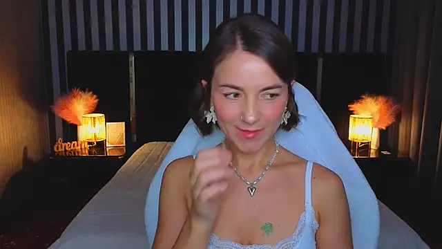 Snapshot of GracefulMichelle chatting on July 8, 7:25 pm GracefulMichelle online show from July 8, 7:25 pm