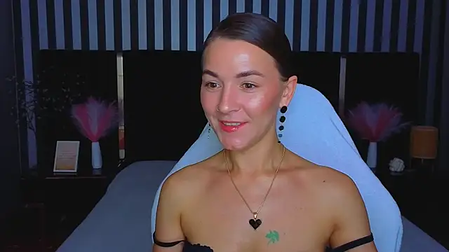 Snapshot of GracefulMichelle chatting on June 20, 7:30 pm GracefulMichelle online show from June 20, 7:30 pm