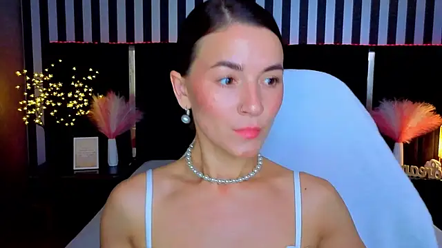 Snapshot of GracefulMichelle chatting on June 27, 7:42 pm GracefulMichelle online show from June 27, 7:42 pm