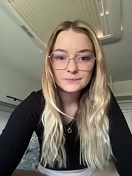 melanieTesss online show from May 10, 7:56 am