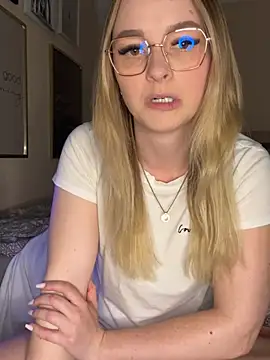 melanieTesss online show from April 20, 2:29 pm
