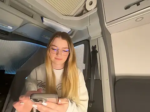 Snapshot of melanieTesss chatting on February 21, 11:45 am melanieTesss online show from February 21, 11:45 am