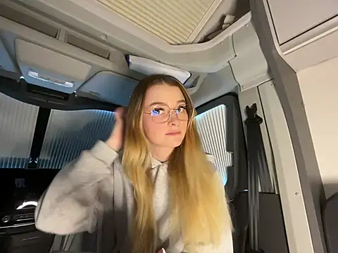 Snapshot of melanieTesss chatting on February 20, 11:01 am melanieTesss online show from February 20, 11:01 am