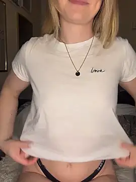 melanieTesss online show from April 19, 10:49 am