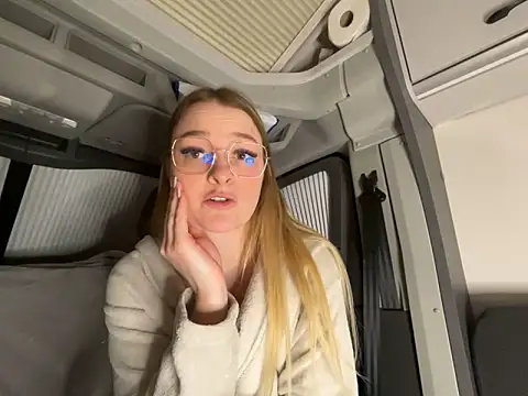 Snapshot of melanieTesss chatting on February 21, 11:51 pm melanieTesss online show from February 21, 11:51 pm