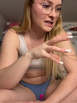 melanieTesss online show from March 11, 12:21 pm