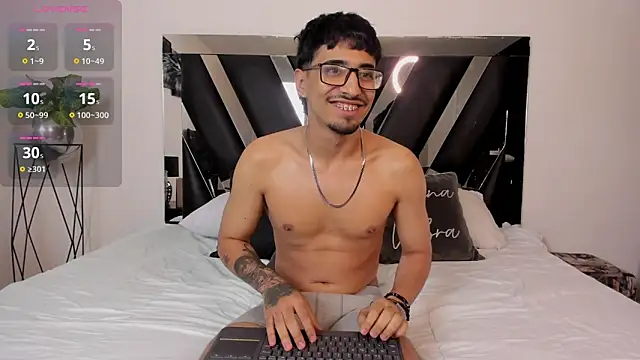 Snapshot of Mia_Iron chatting on March 2, 12:23 pm Mia Iron online show from March 2, 12:23 pm