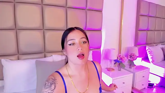 annybentleii online show from March 28, 7:04 pm