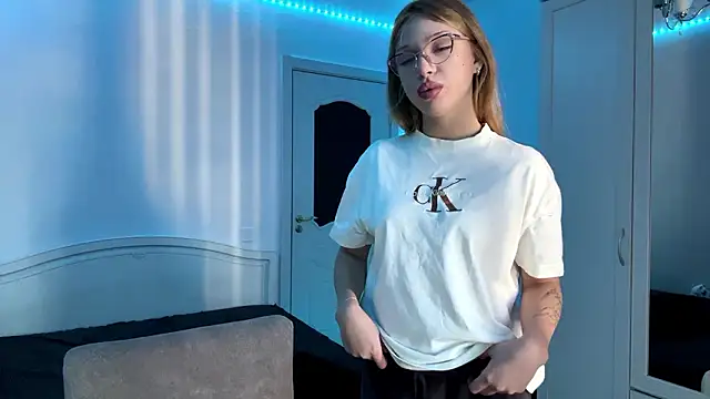 Stefifany online show from February 28, 5:18 am