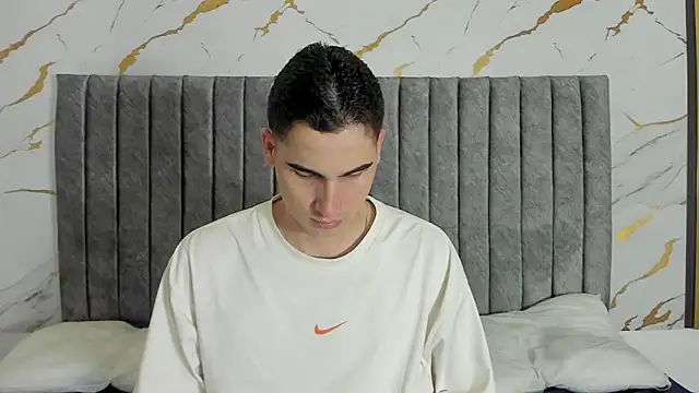 Snapshot of ryanlevi1 chatting on February 23, 1:44 pm ryanlevi1 online show from February 23, 1:44 pm