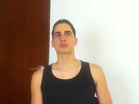 ryanlevi1 online show from May 21, 7:33 pm