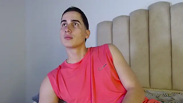 ryanlevi1 online show from March 10, 1:37 pm