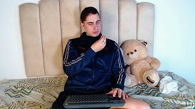 Snapshot of ryanlevi1 chatting on February 24, 12:17 pm ryanlevi1 online show from February 24, 12:17 pm