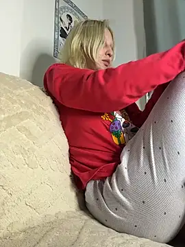 urlittlebaby666 online show from March 2, 7:37 am