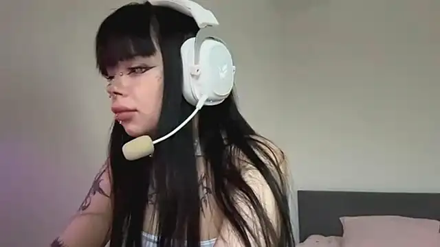 Luna Sohotti online show from April 10, 3:41 pm