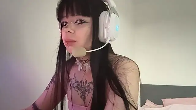 Luna Sohotti online show from April 12, 3:15 pm