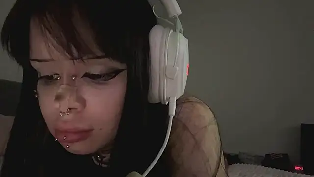 Luna Sohotti online show from April 16, 9:39 pm