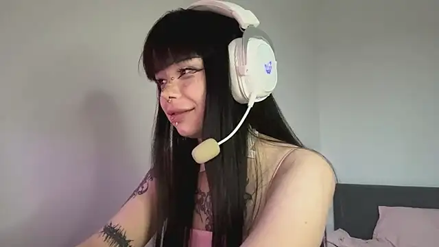 Luna Sohotti online show from April 8, 3:46 pm