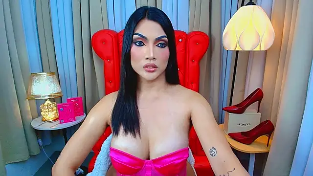 Snapshot of Laureen_Hilton chatting on July 14, 12:00 pm Laureen Hilton online show from July 14, 12:00 pm