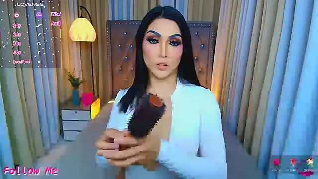 Laureen Hilton online show from April 12, 3:15 pm