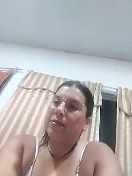 Lucia queen online show from March 17, 4:15 am