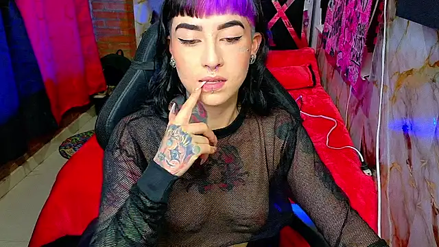 nova kitttyy online show from April 6, 1:01 am