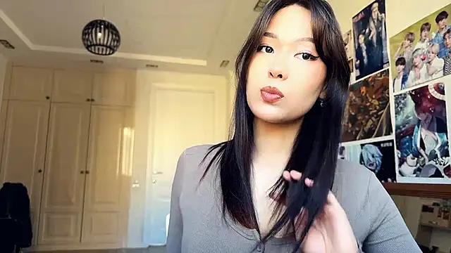 HannaOreo online show from May 12, 8:21 am