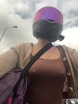 aleessiia online show from April 20, 1:13 pm