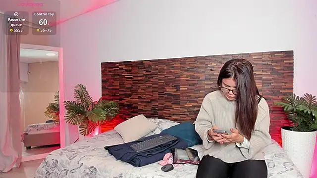 aleessiia online show from April 8, 2:07 pm