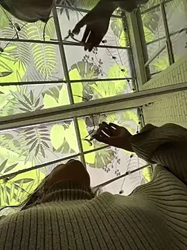 aleessiia online show from April 15, 1:37 pm