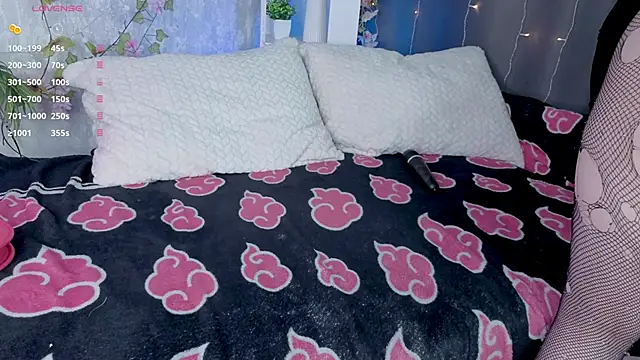 ThoraHaring online show from April 12, 4:05 am