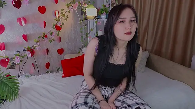 ThoraHaring online show from February 25, 4:45 am