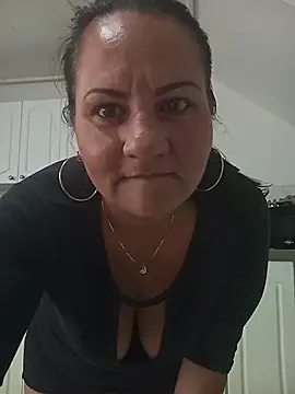 Mishell Perez online show from February 25, 7:03 pm