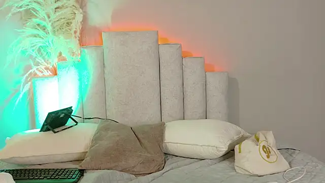 Sheinny brown1 online show from March 18, 8:10 pm