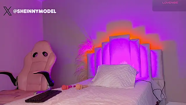 Snapshot of Sheinny_brown1 chatting on February 27, 8:08 pm Sheinny brown1 online show from February 27, 8:08 pm