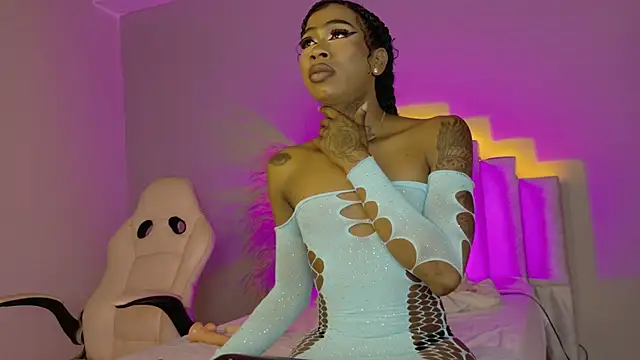 Snapshot of Sheinny_brown1 chatting on February 19, 7:44 pm Sheinny brown1 online show from February 19, 7:44 pm