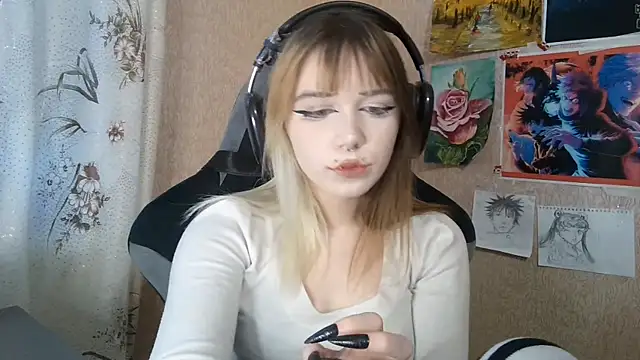 Snapshot of MilaTyan chatting on June 24, 3:21 pm MilaTyan online show from June 24, 3:21 pm