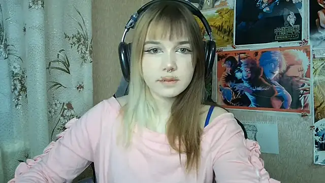 Snapshot of MilaTyan chatting on June 4, 4:11 pm MilaTyan online show from June 4, 4:11 pm