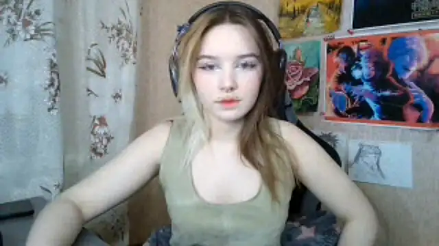 Snapshot of MilaTyan chatting on April 26, 5:32 pm MilaTyan online show from April 26, 5:32 pm