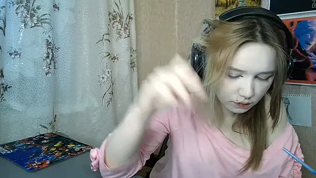 Snapshot of MilaTyan chatting on April 27, 3:54 pm MilaTyan online show from April 27, 3:54 pm