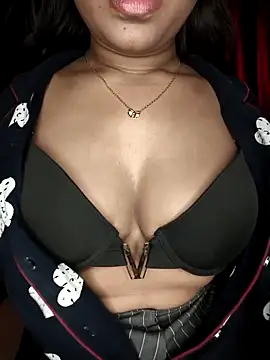 Snapshot of LINNI_3 chatting on February 25, 4:51 pm LINNI 3 online show from February 25, 4:51 pm