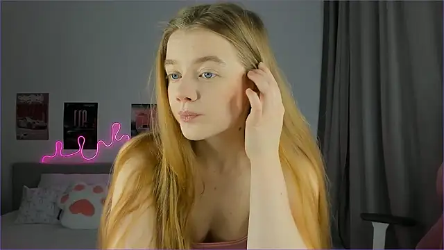 EvaRaee online show from March 24, 3:39 am